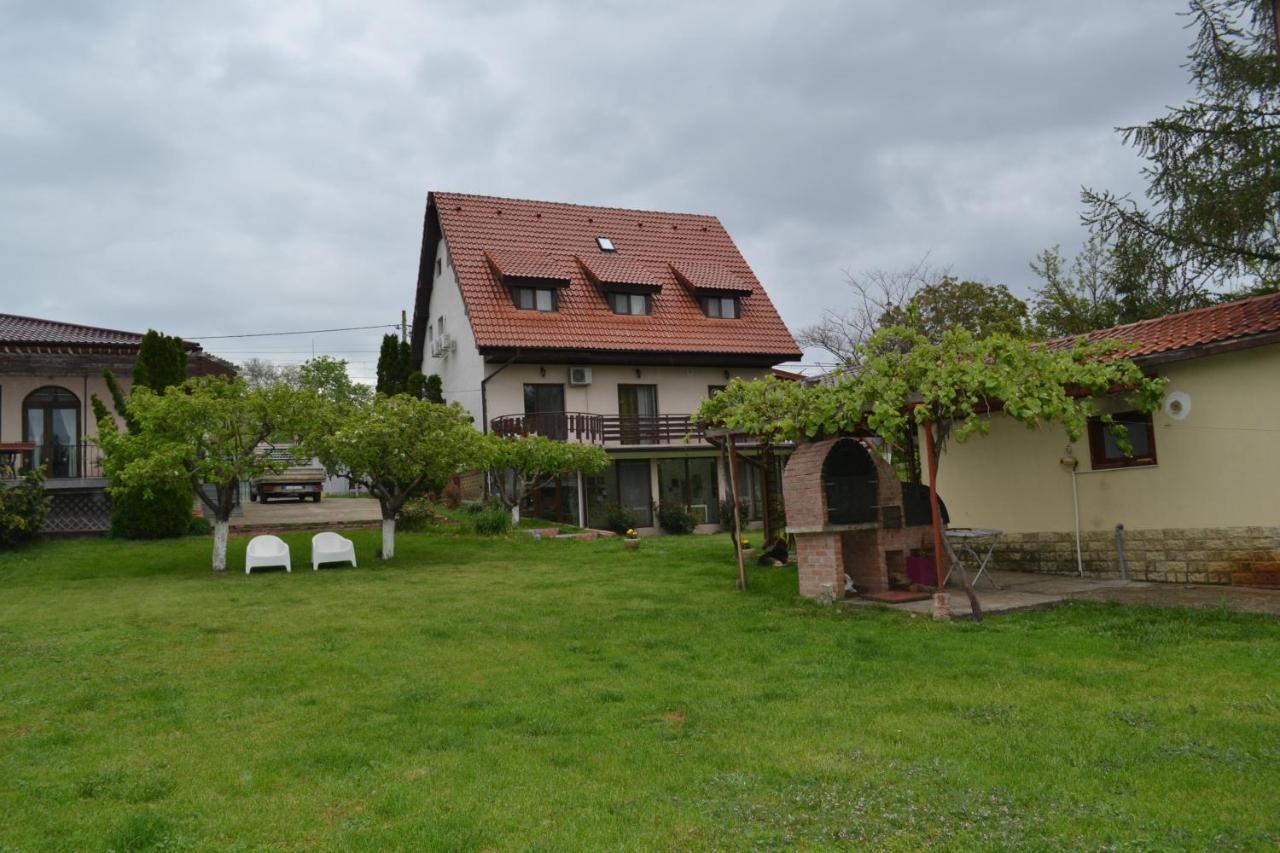 Villa Siret Sendreni Exterior photo